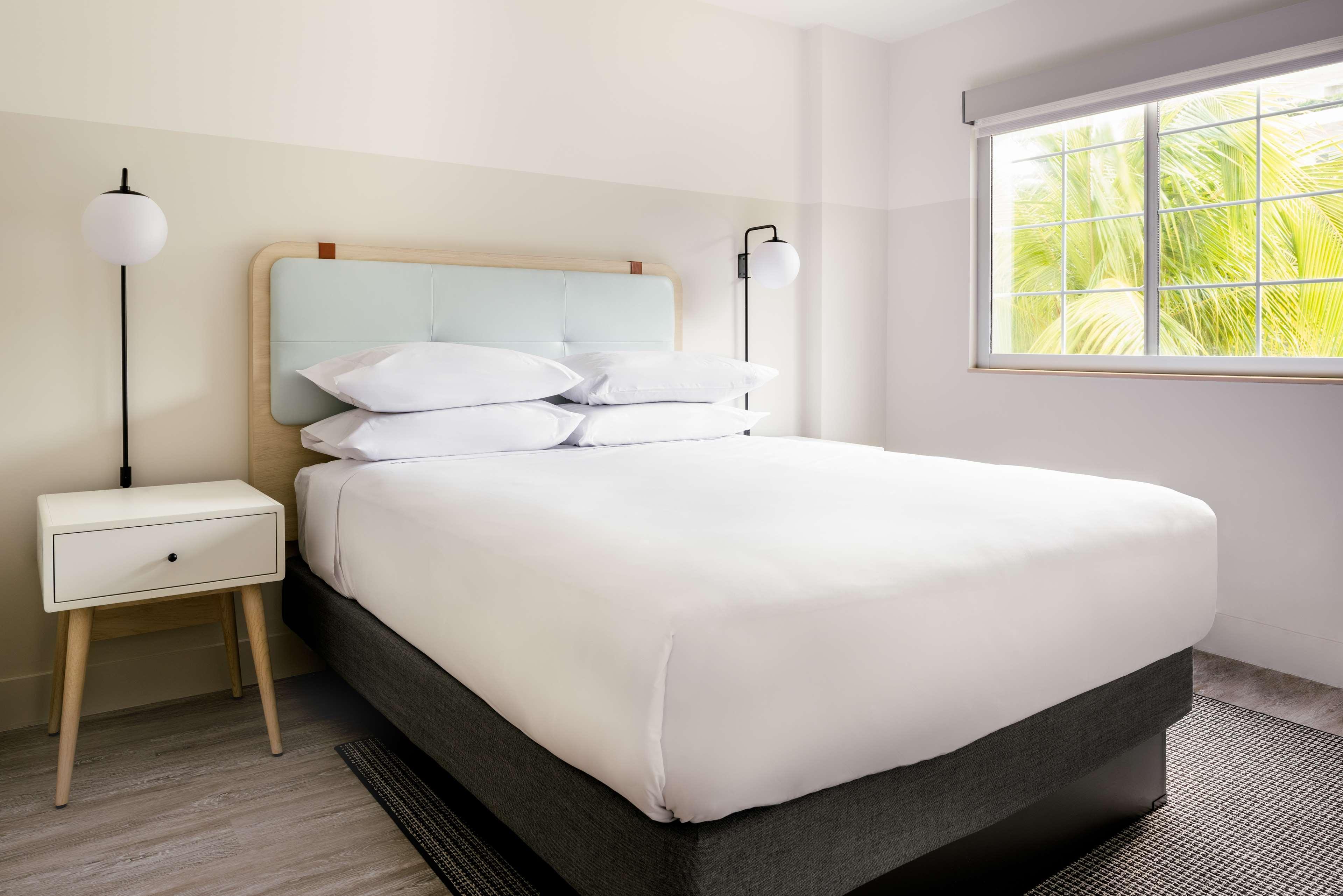 Hampton By Hilton Grand Cayman Seven Mile Beach จอร์จทาวน์ ภายนอก รูปภาพ