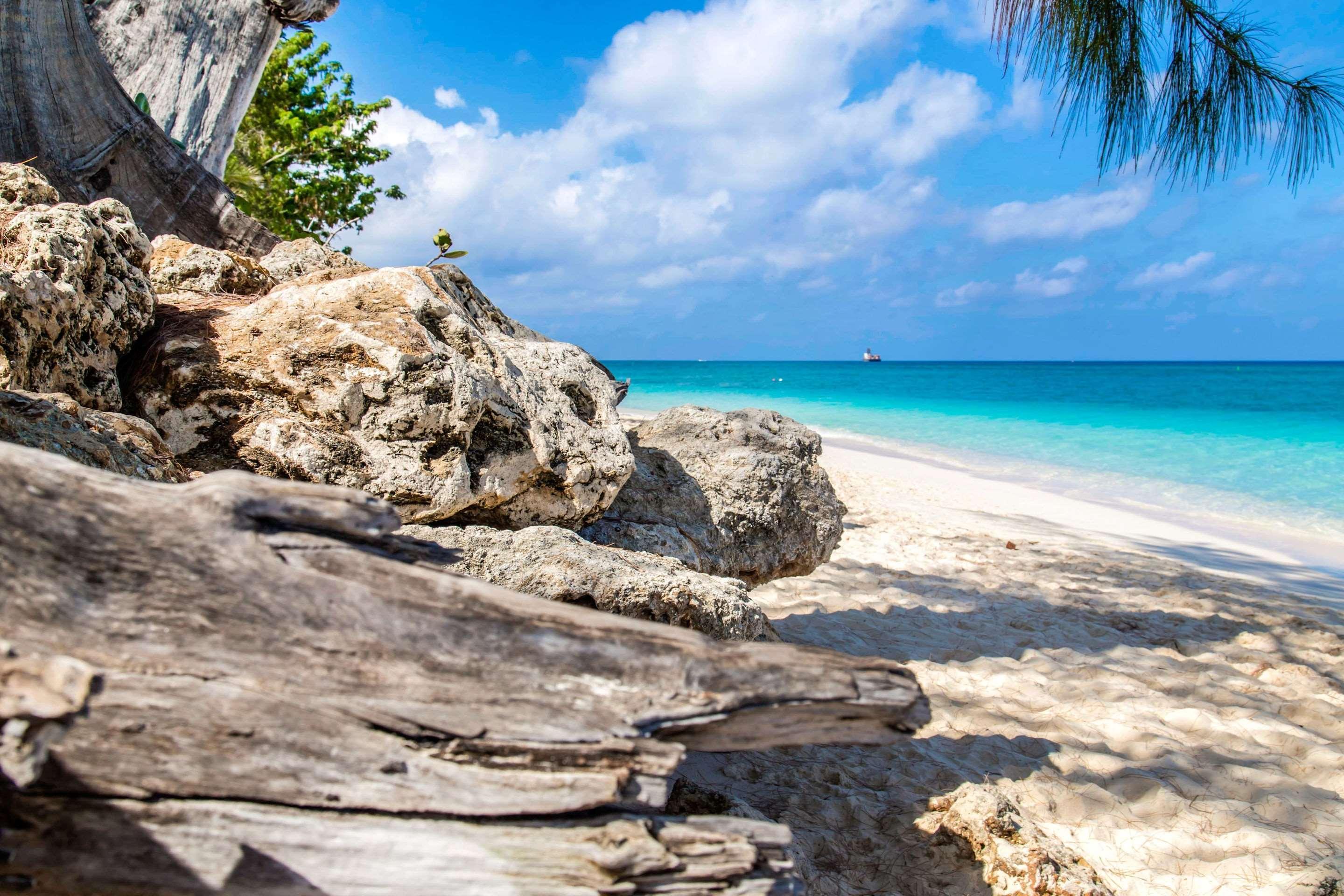 Hampton By Hilton Grand Cayman Seven Mile Beach จอร์จทาวน์ ภายนอก รูปภาพ