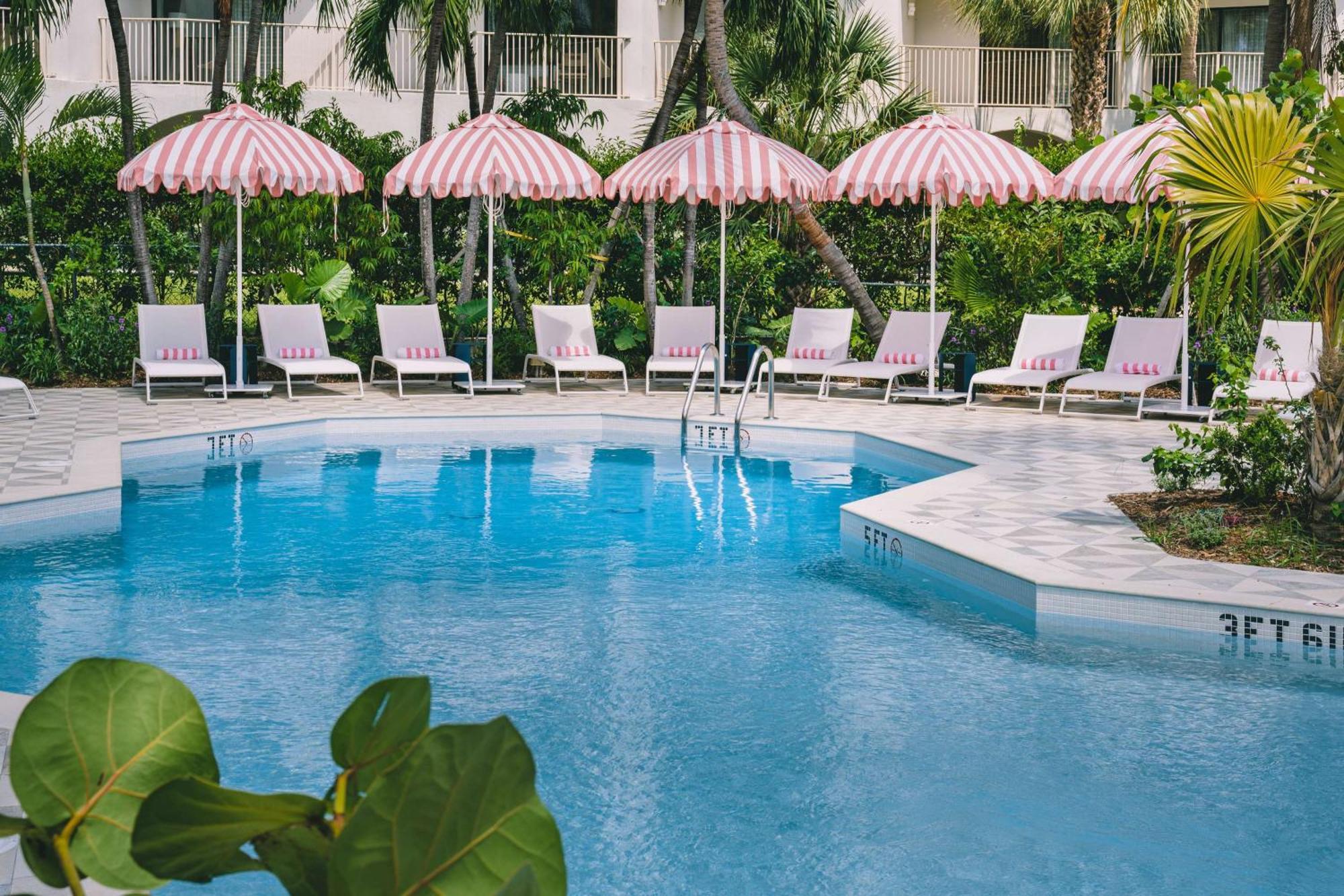 Hampton By Hilton Grand Cayman Seven Mile Beach จอร์จทาวน์ ภายนอก รูปภาพ