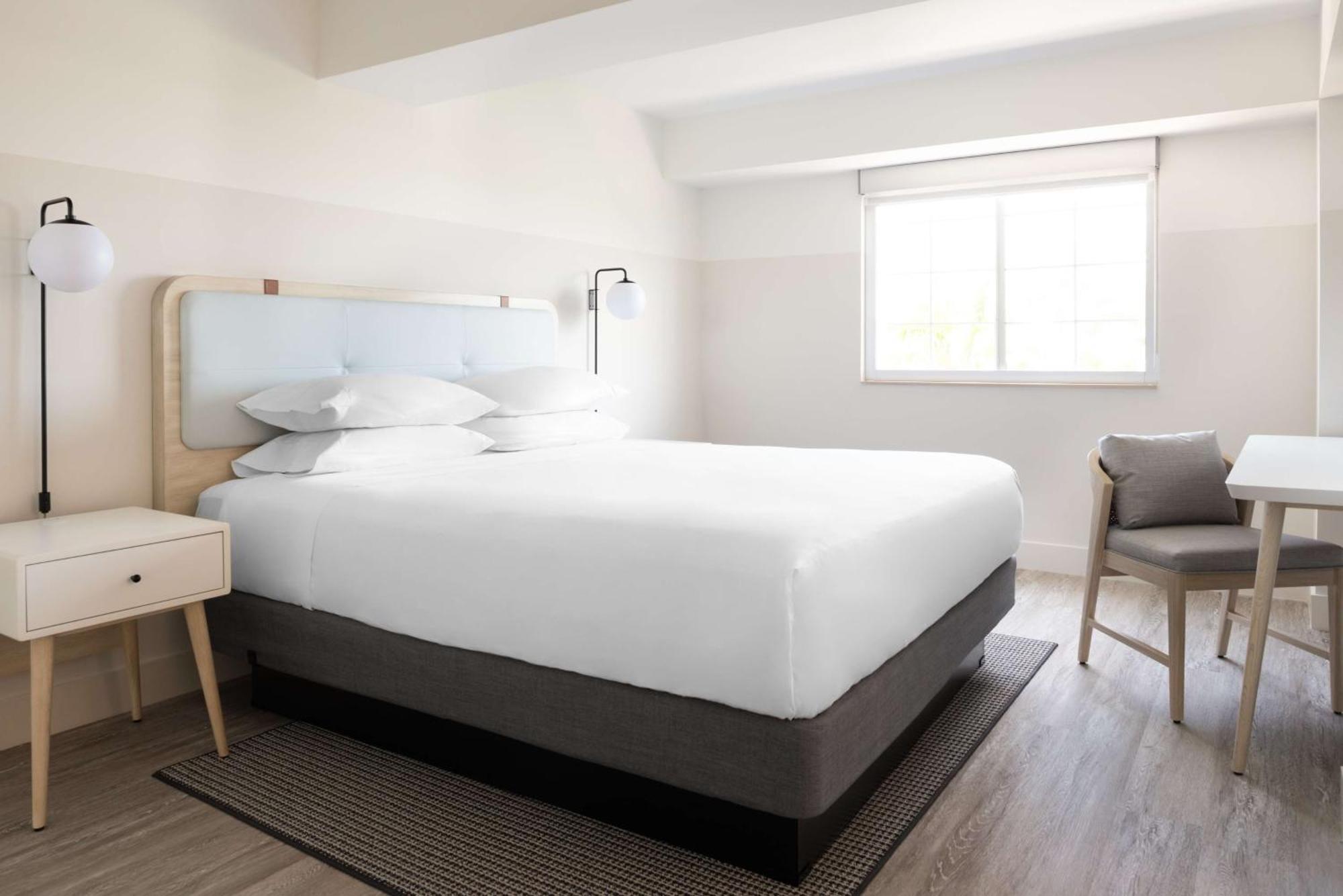 Hampton By Hilton Grand Cayman Seven Mile Beach จอร์จทาวน์ ภายนอก รูปภาพ
