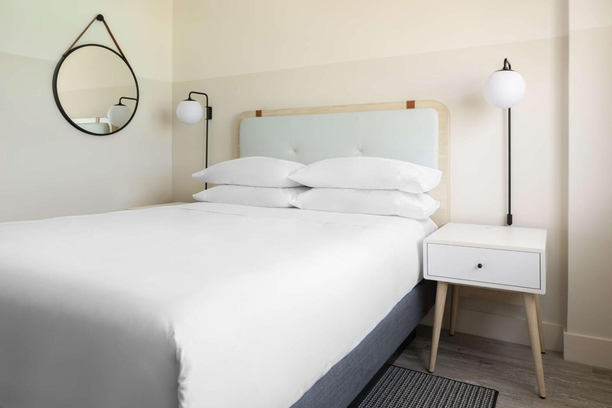 Hampton By Hilton Grand Cayman Seven Mile Beach จอร์จทาวน์ ภายนอก รูปภาพ