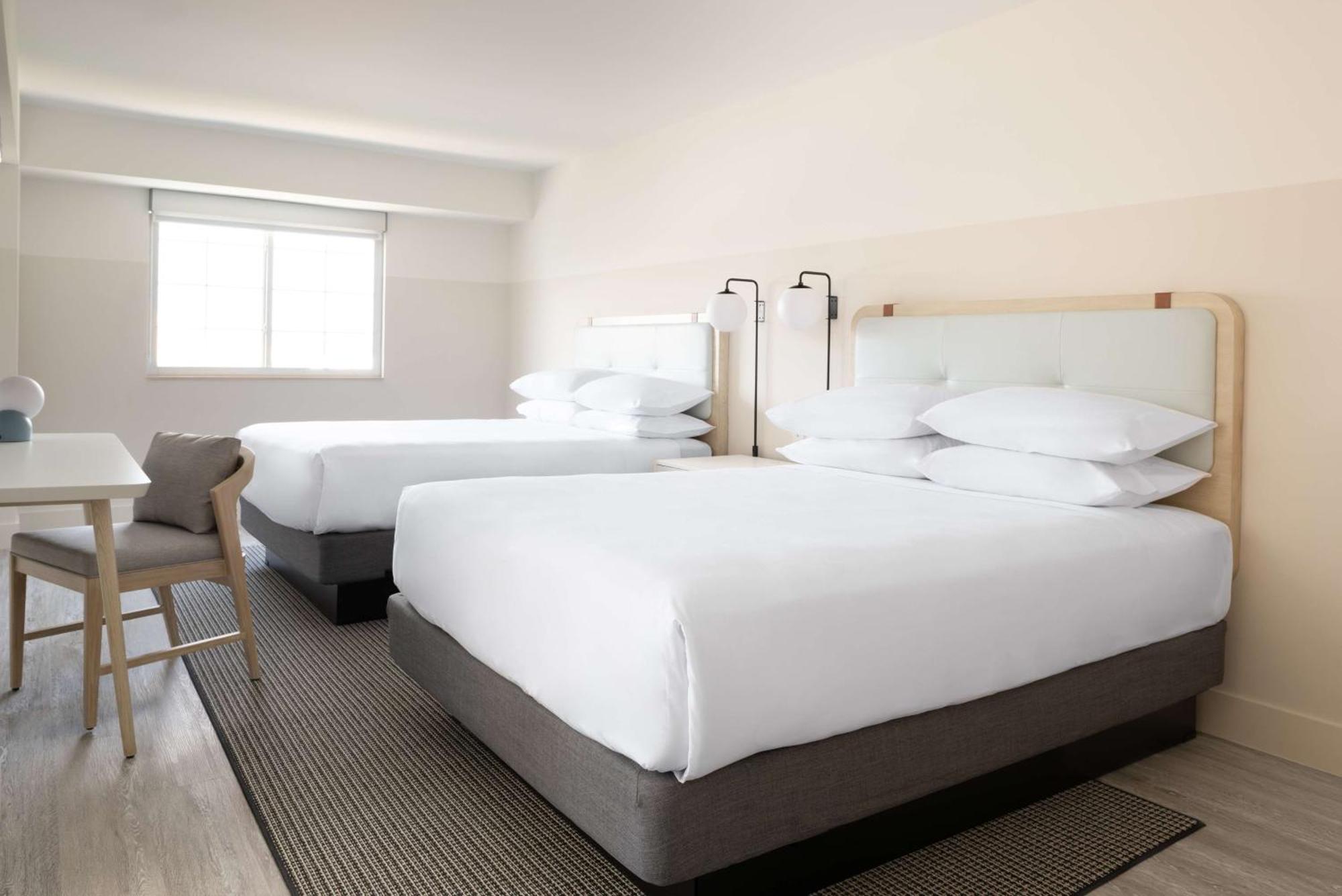 Hampton By Hilton Grand Cayman Seven Mile Beach จอร์จทาวน์ ภายนอก รูปภาพ
