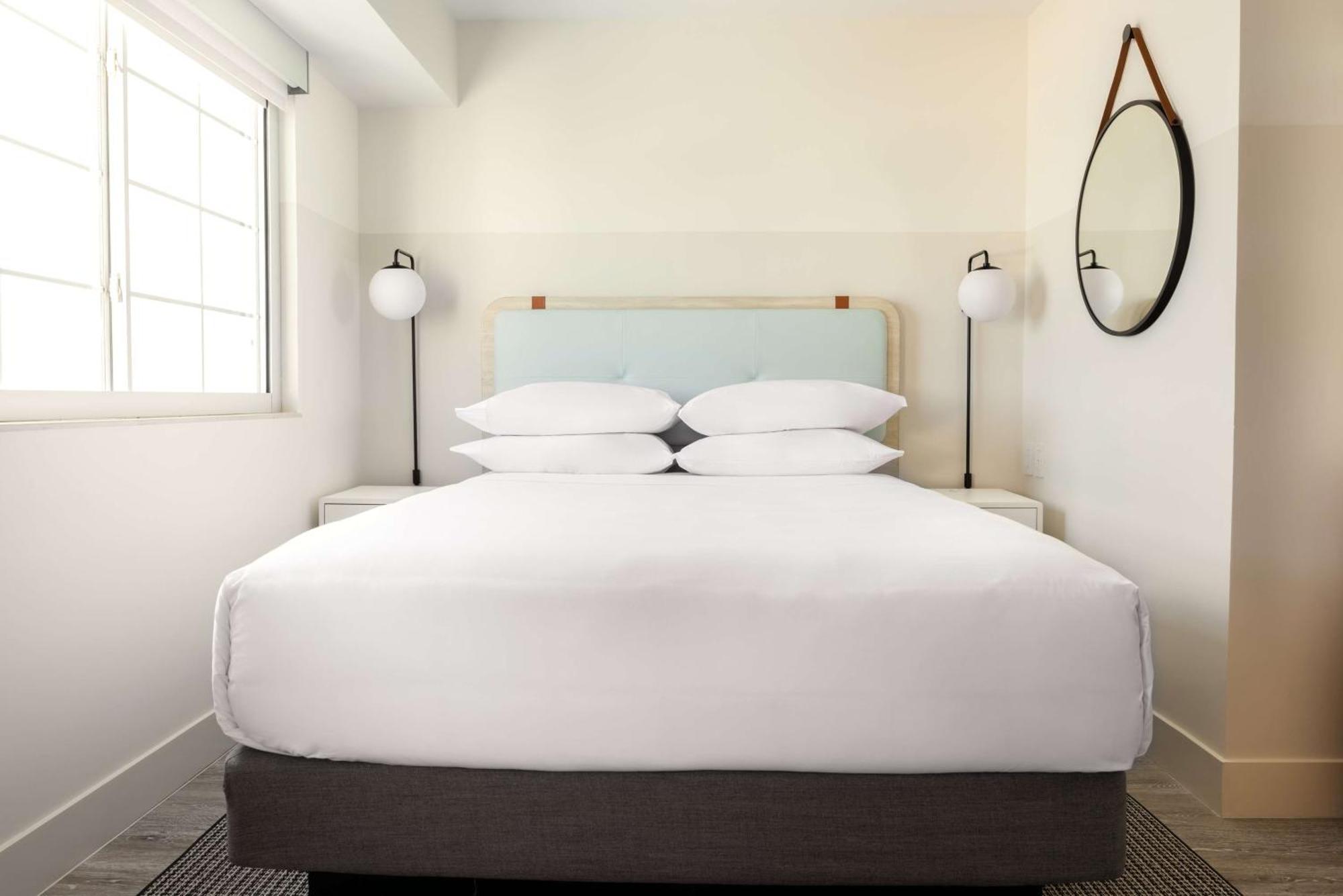 Hampton By Hilton Grand Cayman Seven Mile Beach จอร์จทาวน์ ภายนอก รูปภาพ