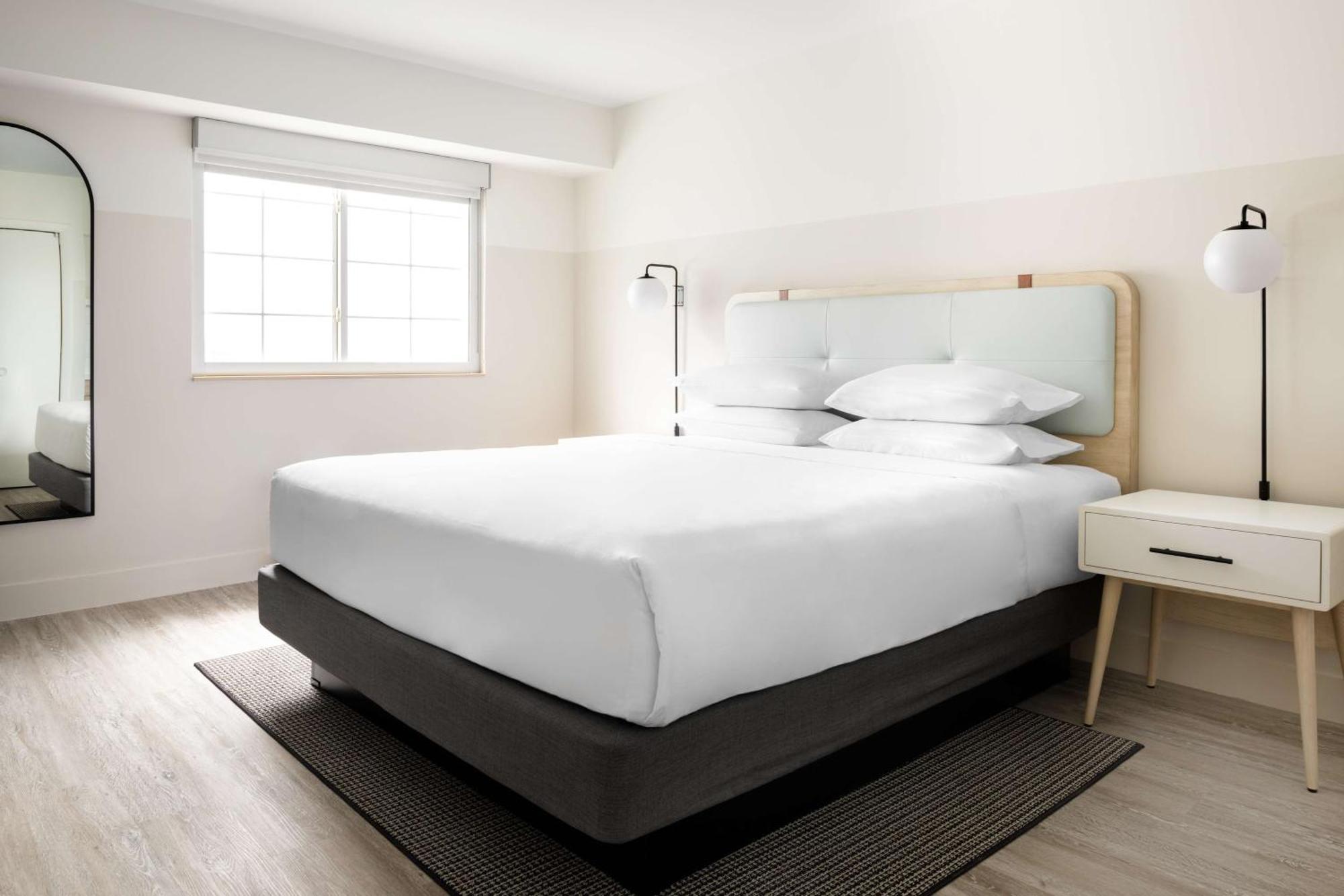 Hampton By Hilton Grand Cayman Seven Mile Beach จอร์จทาวน์ ภายนอก รูปภาพ