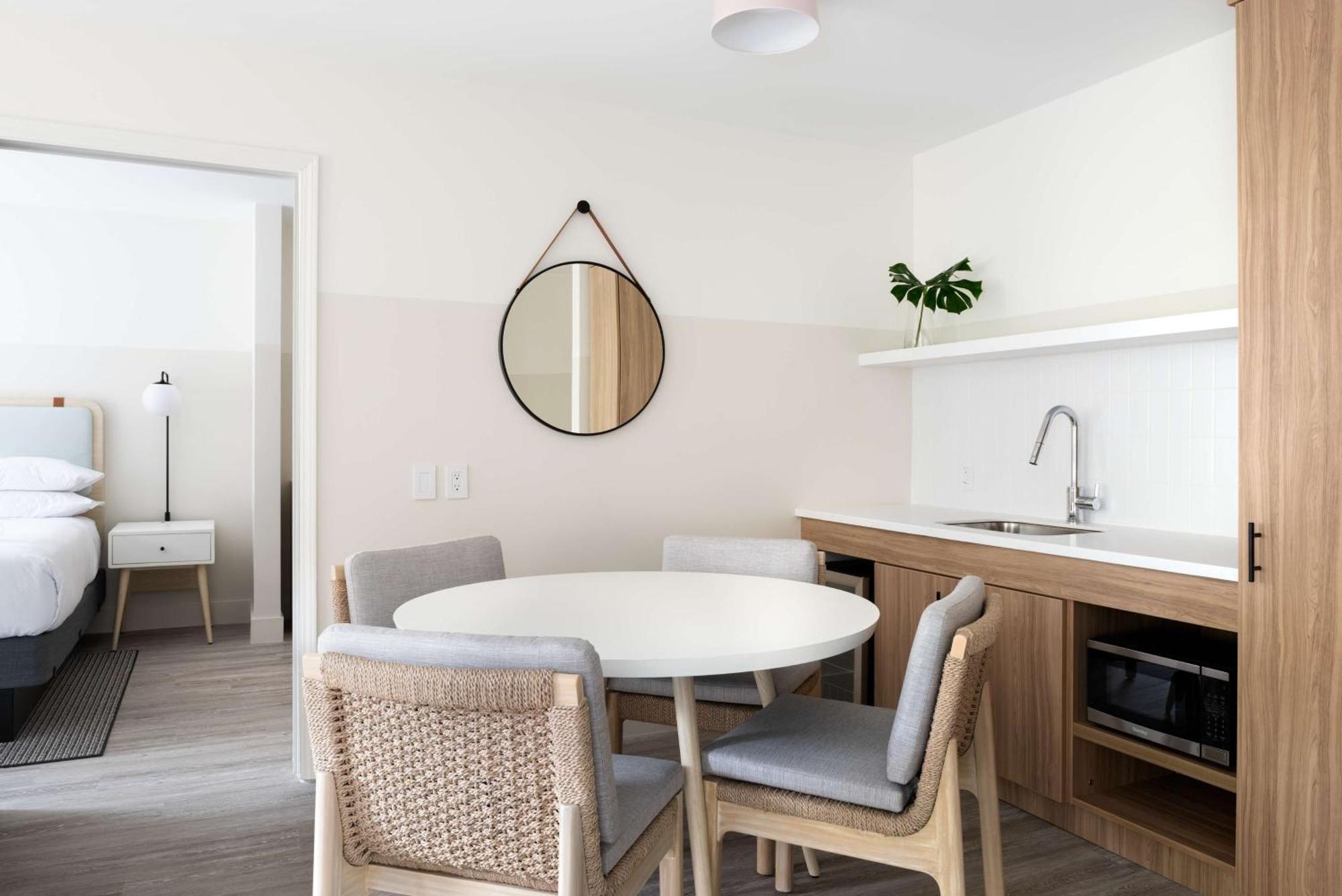 Hampton By Hilton Grand Cayman Seven Mile Beach จอร์จทาวน์ ภายนอก รูปภาพ