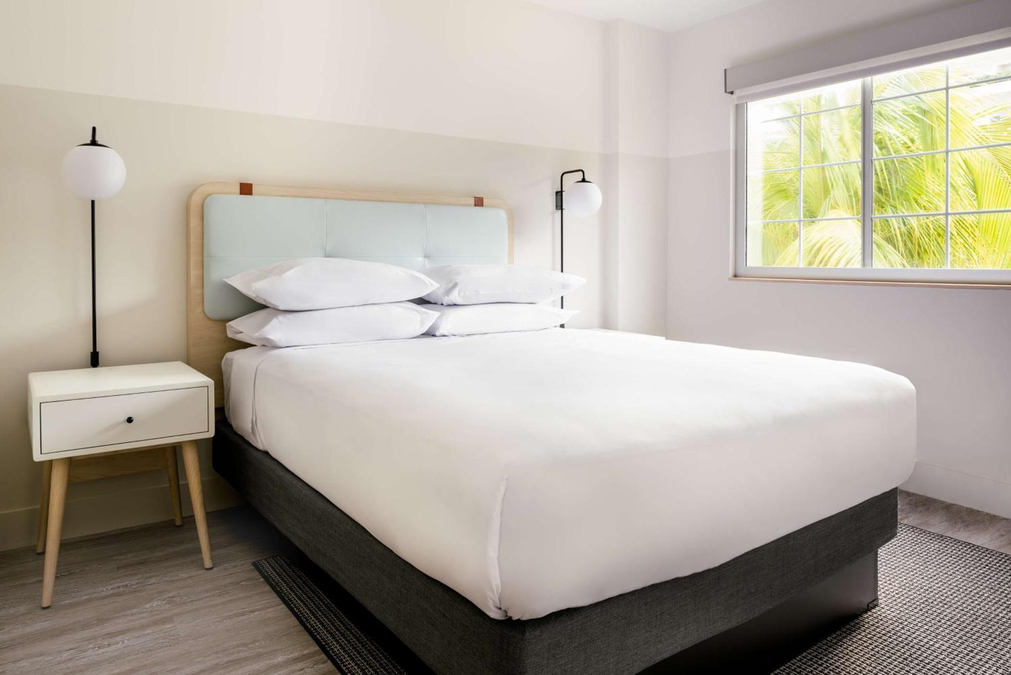 Hampton By Hilton Grand Cayman Seven Mile Beach จอร์จทาวน์ ภายนอก รูปภาพ