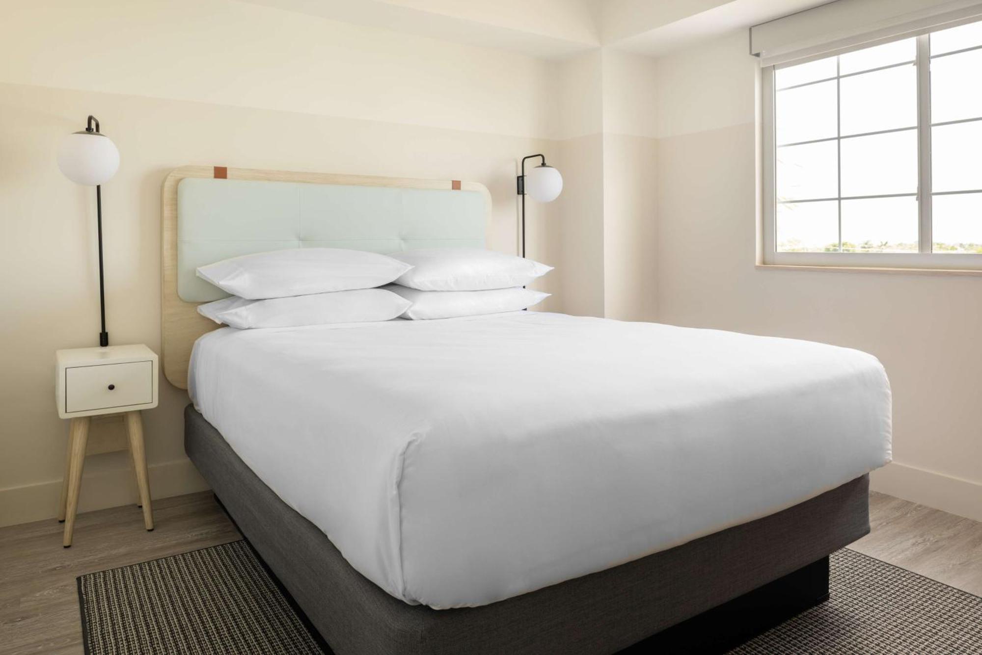 Hampton By Hilton Grand Cayman Seven Mile Beach จอร์จทาวน์ ภายนอก รูปภาพ