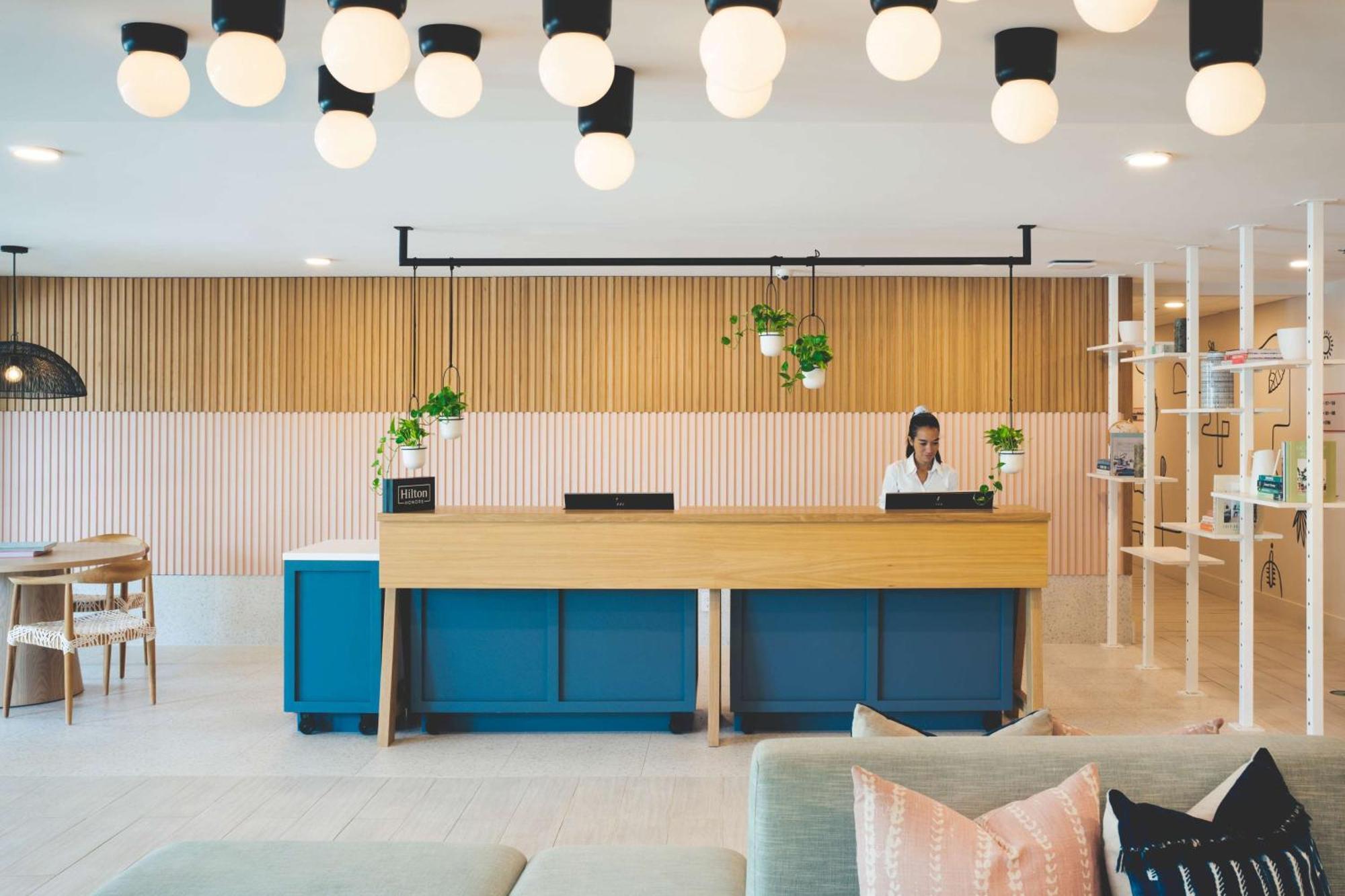 Hampton By Hilton Grand Cayman Seven Mile Beach จอร์จทาวน์ ภายนอก รูปภาพ