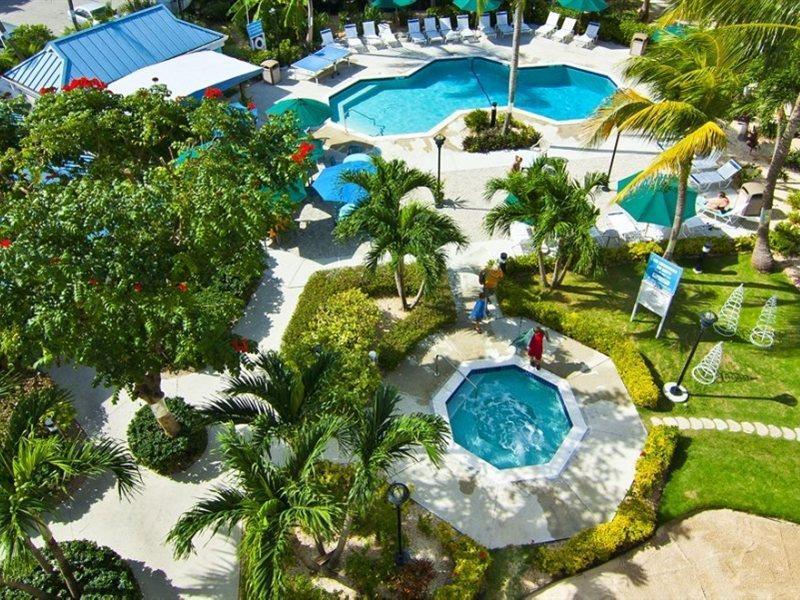 Hampton By Hilton Grand Cayman Seven Mile Beach จอร์จทาวน์ ภายนอก รูปภาพ