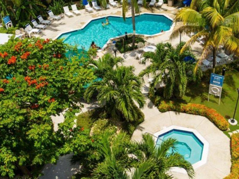 Hampton By Hilton Grand Cayman Seven Mile Beach จอร์จทาวน์ ภายนอก รูปภาพ