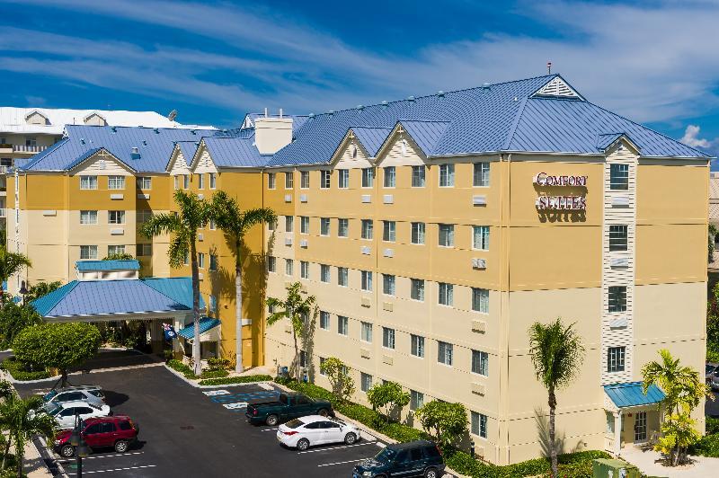Hampton By Hilton Grand Cayman Seven Mile Beach จอร์จทาวน์ ภายนอก รูปภาพ
